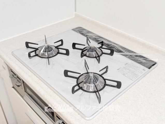 【gas　stove】◆ガスコンロ◆使い勝手に配慮されたガスコンロを備えたキッチン。火力調整がしやすく、毎日の調理がスムーズに進み、家事の時間を心地よく支えてくれます