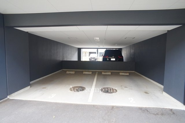 【屋内駐車場】