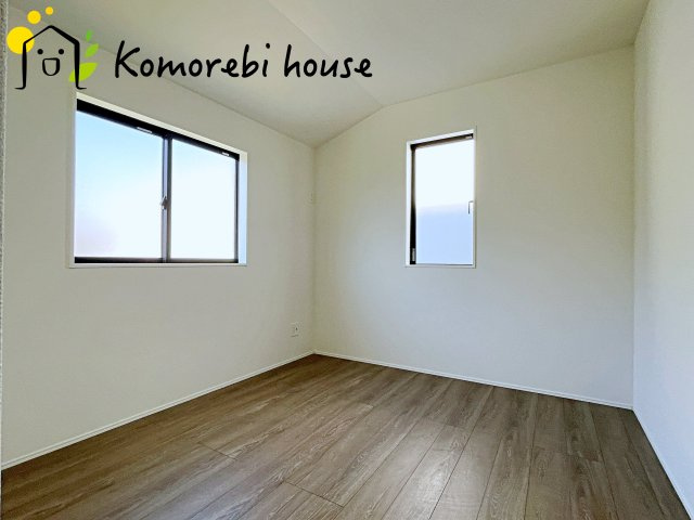 コンパクトで使いやすい洋室です