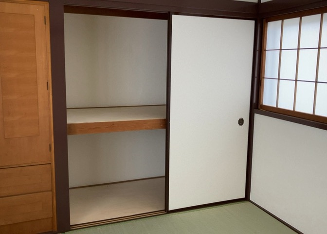 デザイン性を重視しすぎて収納が少なかった！なんてことにならないため、事前に現地で収納の数を確認しておくことをお勧めします。クローゼット以外にも床下収納や屋根裏収納、パントリーなどもチェックしましょう。