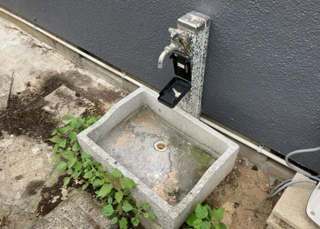 敷地内に散水栓や立水栓があると便利です。水道水を直接利用できるため、水を運ぶ手間を省くことが出来ます。大量の水を必要とする洗車作業や清掃などに役立ちます。その他設備とあわせて、現地でご確認ください。