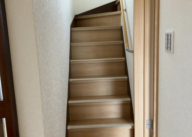 限られた敷地面積の場合、収納スペースを狭くして居室スペースを広く取ろうとすると、収納スペースがなくて困ることがあります。見学の際に各部屋に収納スペースがあるか、収納を置く場所はあるのか確認しましょう。