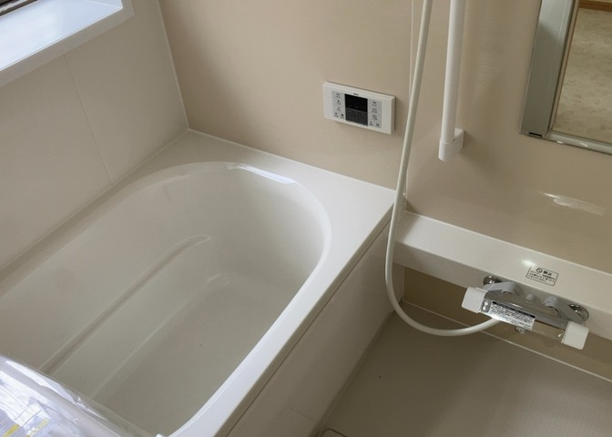 入浴時の快適さも大事なことですが、綺麗な状態を維持できなければ気持ちよく入浴できません。毎日の掃除が楽という点は大事なポイントになります！カビが生えにくく掃除がしやすい、壁や浴槽を選ぶといいでしょう。