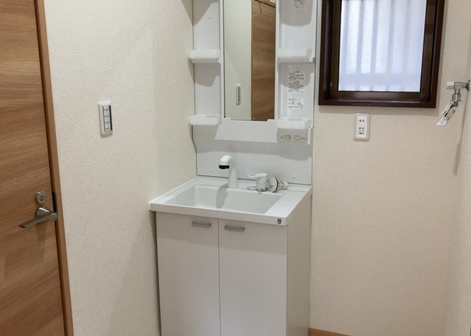 洗面化粧台では顔を洗ったり、身だしなみを整えることが本来の使い方ですが、用途によっては洗面化粧台に求められる機能が違ってくるため、ご自身や家族のライフスタイルに合ったものを選ぶことをおすすめ致します。