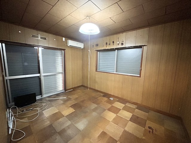 洋室のメリットは重い家具が置きやすく、身の回りが整理しやすいことです。　床がフローリングのため畳とは異なり凹みにくいです。　クローゼットなど収納が豊富で、普段使わない旅行カバンや服の整頓も簡単にです。