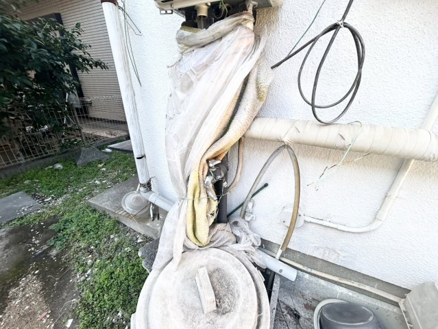 敷地内に散水栓や立水栓があると便利です。水道水を直接利用できるため、水を運ぶ手間を省くことが出来ます。大量の水を必要とする洗車作業や清掃などに役立ちます。その他設備とあわせて、現地でご確認ください。