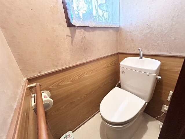 トイレは大きさや形、機能、抗菌性などが異なる多種多彩なタイプが各メーカーから出ています。それぞれに良さがあるため、事前にどういったタイプのトイレがいいのかをご家庭内で決めて、内見に行くといいでしょう。
