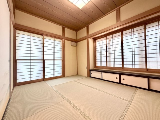 【和室約6.0帖】　裸足でくつろげる和室もございます。畳の香りでリラックス♪