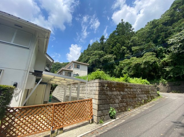 東側公道より撮影。
