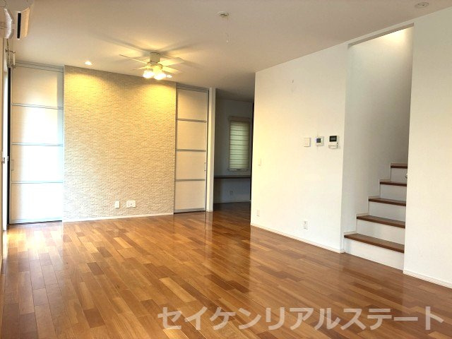 LDKには足元からポカポカの快適床暖房付