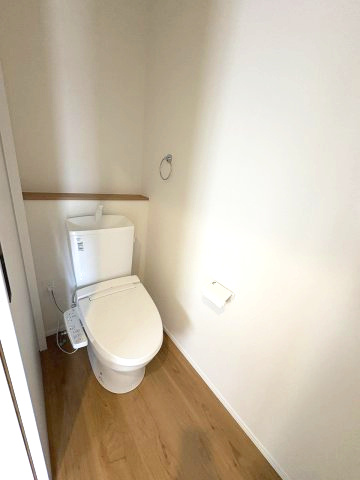 施工例。2階にもトイレです。施工例は完成時と異なる場合があります。