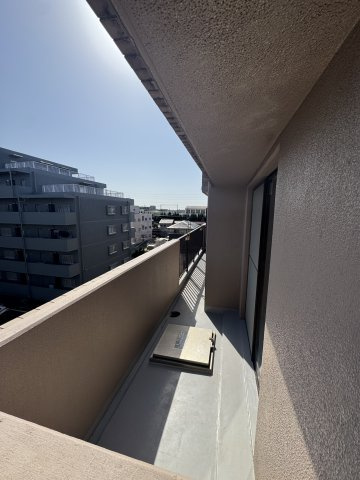 バルコニーからの街並み眺望。静かな住環境で心地よい暮らしが叶います。