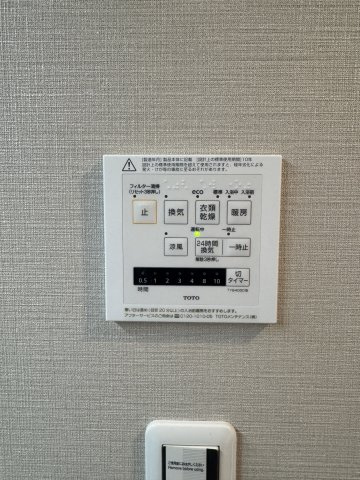 TOTO製浴室乾燥機リモコン。換気・涼風・暖房・24時間換気機能搭載で快適です。