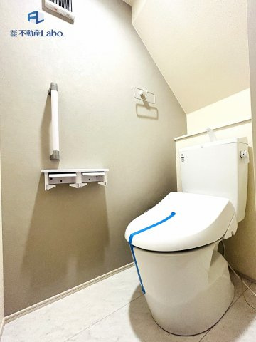 ●トイレ●　1階、2階それぞれに温水洗浄便座となっております♪
