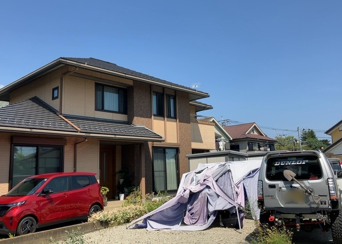 バルコニーは、室外の専用スペースのうち、「屋根がなく開放された空間」であるものを指します。ベランダより広いタイプのものが多く、日当たりもよいため家庭菜園などを楽しみたい人にとって適した環境となります。