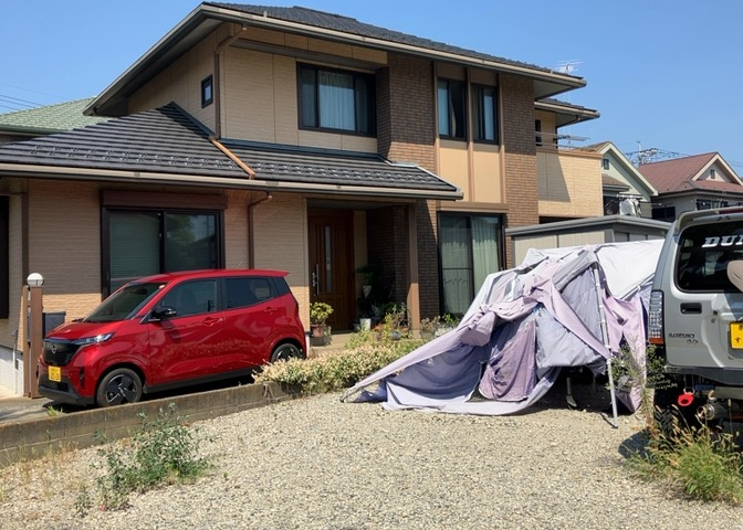 玄関は家の顔と言っても過言ではありません。現地を見学する際は玄関の広さや全体のバランスなどを見てみるといいでしょう。一般的なアプローチのしやすさだけではなく、お年寄りにも優しい設計のものだと安心です。