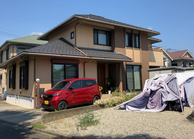 リビングの間取りの種類は大きくわけてリビングとダイニングが別になっているタイプ、リビングダイニング一体型です。どちらも一長一短ですので、家を選ぶ時はその両面をチェックして決めるようにしましょう。