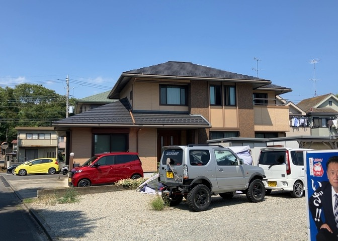 住宅用の土地では前面道路に2m以上接していなければならないと法律で定められています。しかし、お持ちの車のサイズやライフスタイルなどにより、2mでは利便が悪い場合もございますので、事前に確認しましょう。