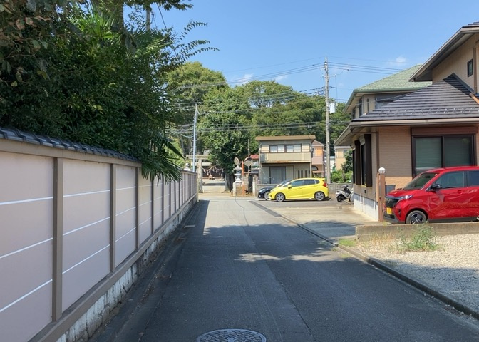 眺望を気にして物件を探す場合、前面に建物が建っていないか現地で確認しましょう！前面に建物があると景色はもちろん、日当たりや風通しにも影響が出てきます。住んだ時のことを想像しながら現地見学をしましょう。