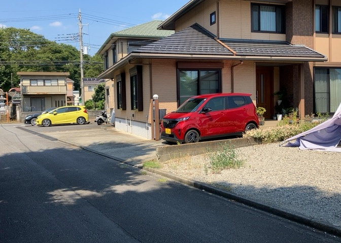 庭があることでガーデニングや家庭菜園はもちろん、こどもの遊び場やペットを放して遊ぶことができます。また、家の周囲に余裕があるということです。隣地との間があれば、十分な日当たりと、風通しが確保できます。