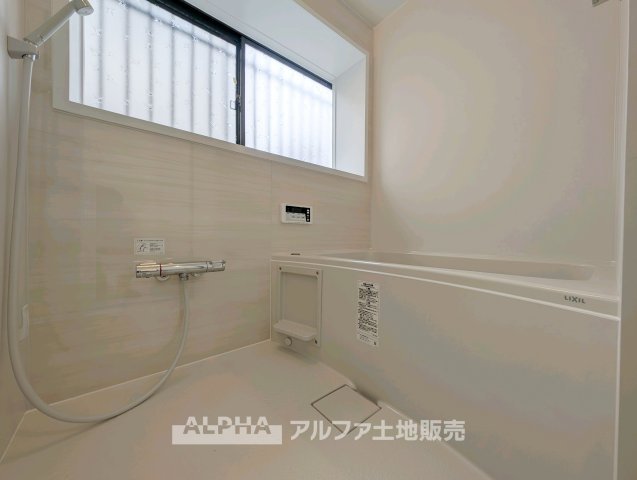 【Clean　space】　◆浴室◆清潔感のあるバスルームは、お手入れもしやすい設計。浴室乾燥機付きで、雨の日の洗濯や湿気対策にも便利です。