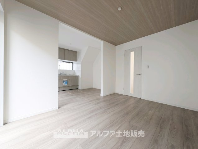 【Life　Stage】　◆暮らしに寄り添う◆　小さなお子様の遊び場から、成長後の学習スペース、ご夫婦のくつろぎの場まで、ライフステージに合わせて活用できます。