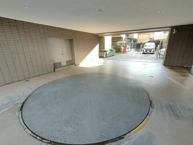 【駐車場】