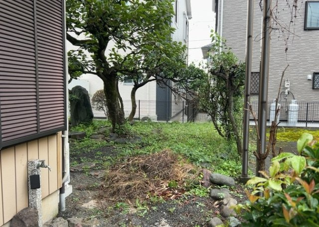 庭があることでガーデニングや家庭菜園はもちろん、こどもの遊び場やペットを放して遊ぶことができます。また、家の周囲に余裕があるということです。隣地との間があれば、十分な日当たりと、風通しが確保できます。