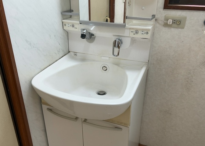 洗面化粧台では顔を洗ったり、身だしなみを整えることが本来の使い方ですが、用途によっては洗面化粧台に求められる機能が違ってくるため、ご自身や家族のライフスタイルに合ったものを選ぶことをおすすめ致します。