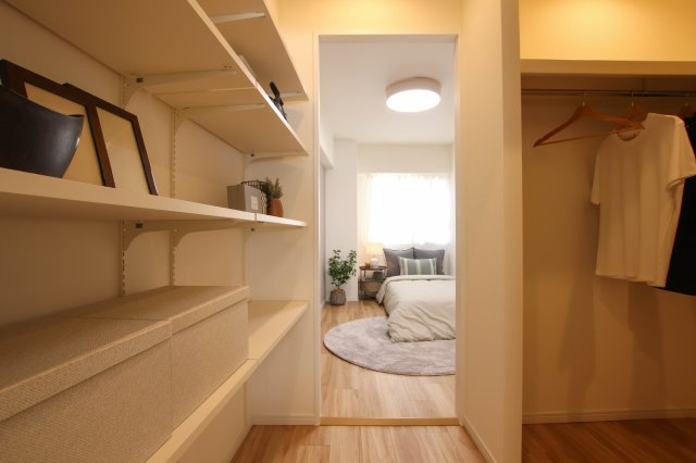 ウォークスルークローゼット。広くて使いやすくなっています。