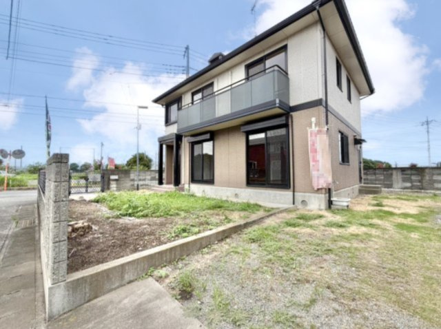 ■外観｜広々とした駐車スペースで楽々駐車可能！お買い物後もスムーズにお荷物を運べます♪