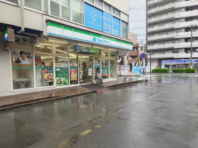 ファミリーマート　井土ケ谷中町店…約220ｍ（徒歩3分）