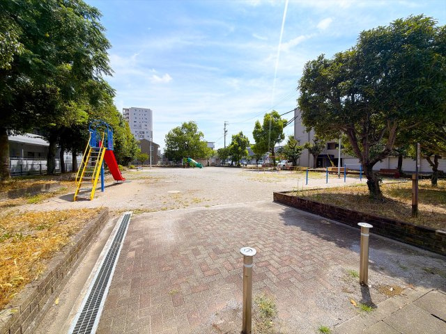 マンション南側に公園がございます♪お子様ともご安心して遊んでいただけます♪