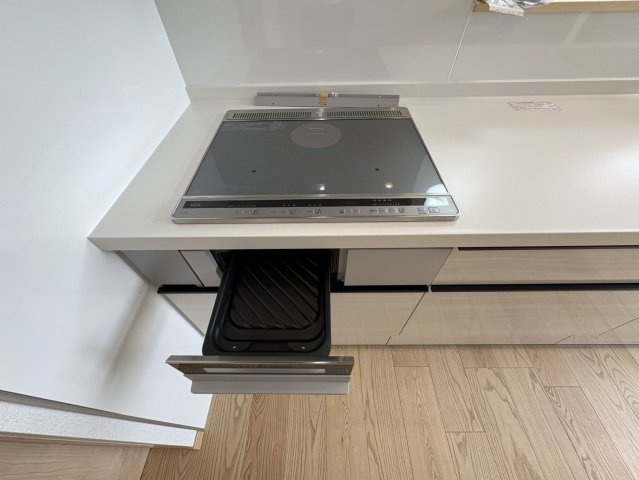 IHは3口＋グリル付のため、お料理を同時並行で行えます。