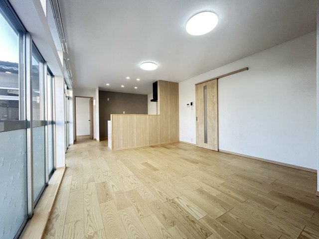 15.5帖のリビング。収納付きでとても使い易くなっています。