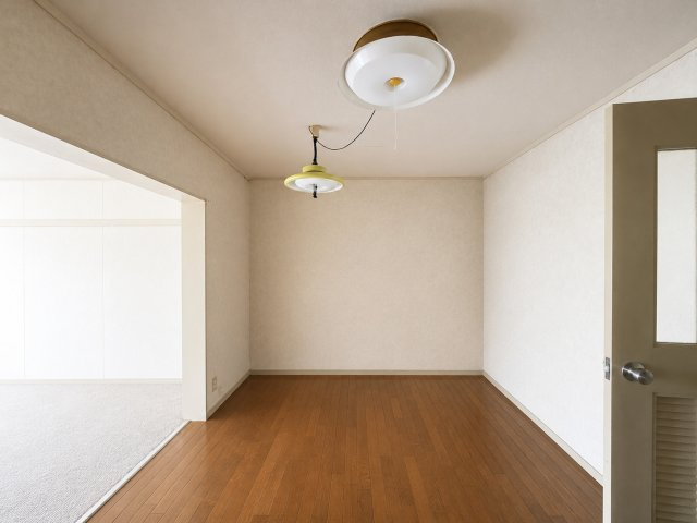 ※本画像は居住者様の家具をCGで消した画像であり、現況と異なる場合がございます。　広めのダイニングスペースなので大き目のダイニングテーブルも置けます