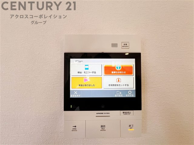 訪問者が来たときにテレビ画面で確認できるため、安心してドアを開けられます。録画機能があるものもあり、留守中に来訪者を記録しておくことができます。利便性が高く、セキュリティ面でも安心です。