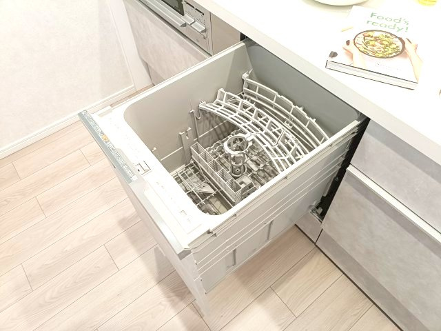 【食器洗浄乾燥機】　後片付けが楽になる食器洗浄乾燥機付き！環境にも手荒れにも優しい、嬉しい設備です。