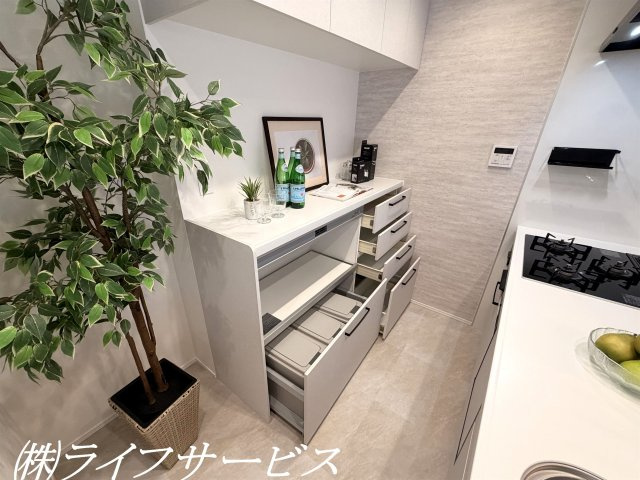家電収納付のカップボード設置済