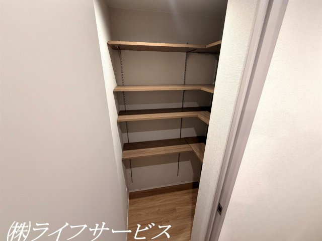 廊下に収納有！
