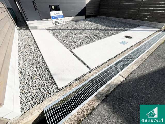 駐車スペース！散水栓があるので、こまめに愛車を洗えます！