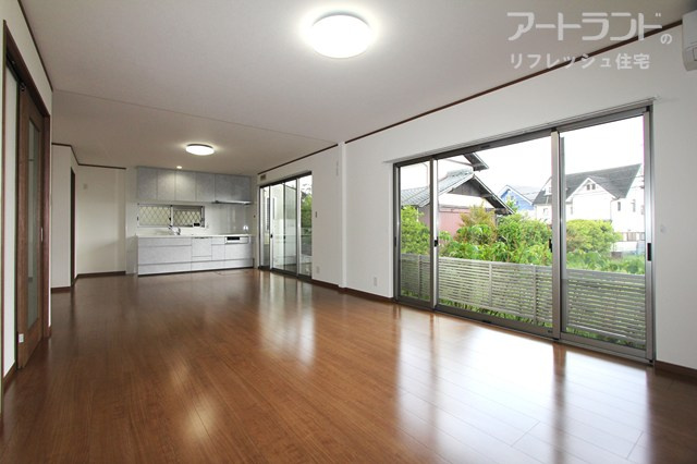 【LDK19.3帖】全室クロス・フロア張替、照明・建具も全室新調済み