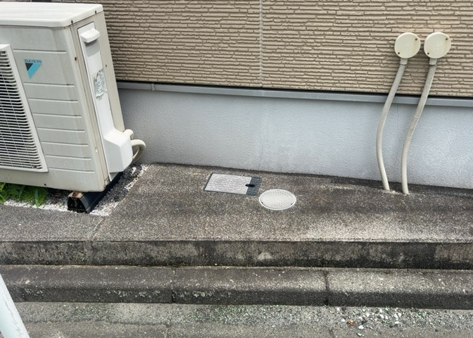 敷地内に散水栓や立水栓があると便利です。水道水を直接利用できるため、水を運ぶ手間を省くことが出来ます。大量の水を必要とする洗車作業や清掃などに役立ちます。その他設備とあわせて、現地でご確認ください。