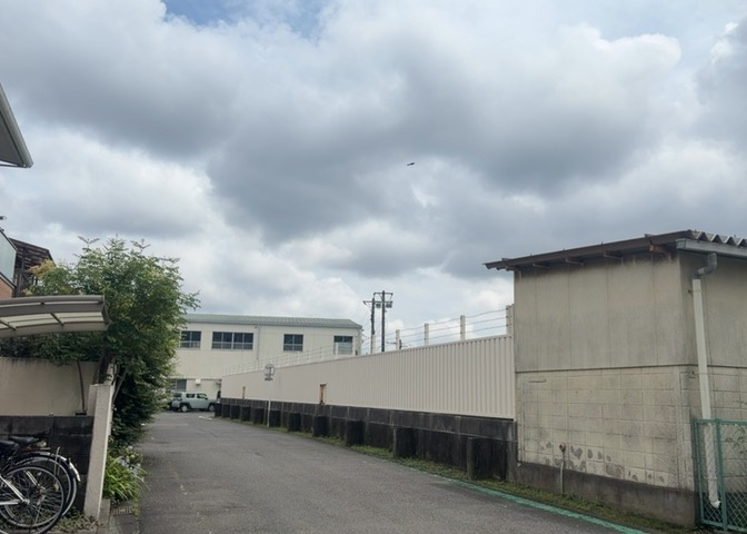 土地の地勢が高台の場合、景色を綺麗にみることができ、景色にこだわってお家探ししている方におすすめです！また平坦地よりも風通しがいいというメリットがあります。デメリットもあるので是非現地でご確認下さい。