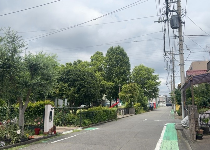 桜や紅葉の名所に出かける人は多いと思いますが、家にいながら季節の移ろいを感じる生活を送りませんか？リビングや窓から見える景色が生活を彩るワンポイントに！現地から見える景色を堪能してみては如何でしょう。