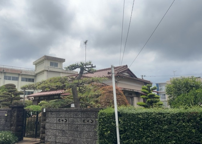 眺望を気にして物件を探す場合、前面に建物が建っていないか現地で確認しましょう！前面に建物があると景色はもちろん、日当たりや風通しにも影響が出てきます。住んだ時のことを想像しながら現地見学をしましょう。