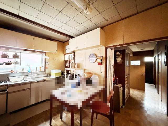 収納や窓があり、便利なキッチン！