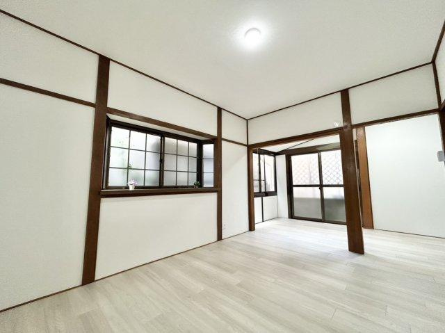 窓が多く、採光・通風を十分に取り入れられます♪