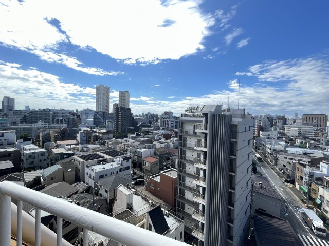 前面棟無しのバルコニーは、陽当たり・通風・眺望良好です。　