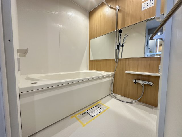 毎日の疲れを癒すバスタイム。浴室換気乾燥暖房機付きでお風呂の環境の維持にも。